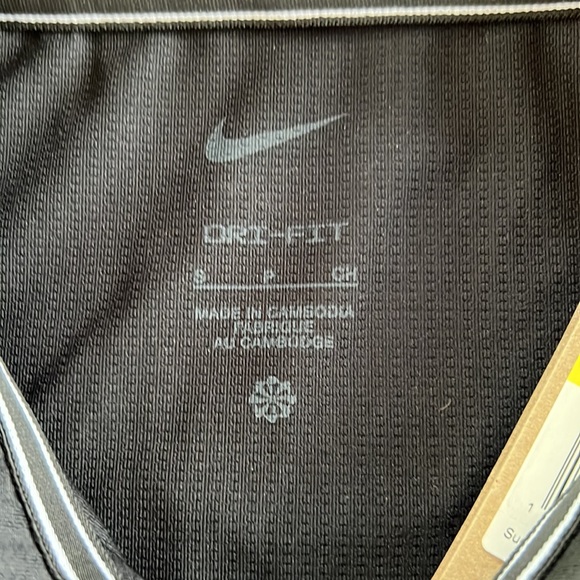 Nike dry-fit New! - Small - Picture 3 of 5